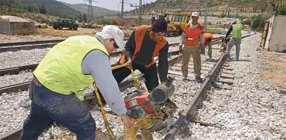 פריסת מסילת רכבת / צלם: אריאל ירוזלוימסקי